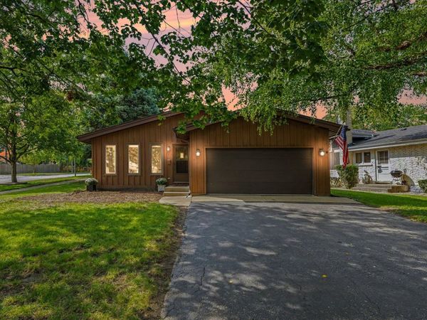 452 Commonwealth Lane , Elmhurst, IL 60126