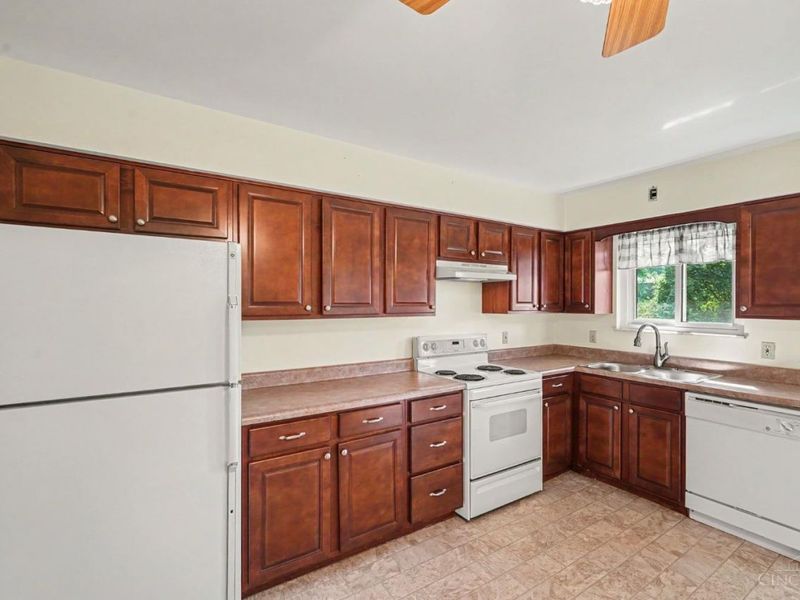 6099 Lagrange Lane, Green Township, OH 45239 Photo 11