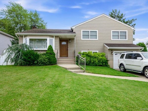 2664 Grayson Drive , East Meadow, NY 11554