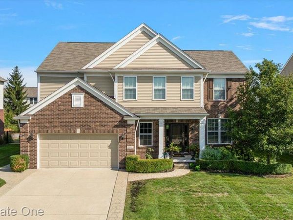 15817 Diamante Drive, Macomb Township, Mi 48044