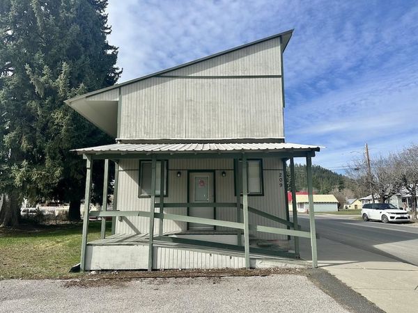209 Houghton St, Ione, WA 99139