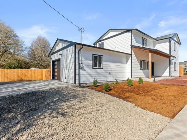 141 NE D St, Willamina, OR 97396