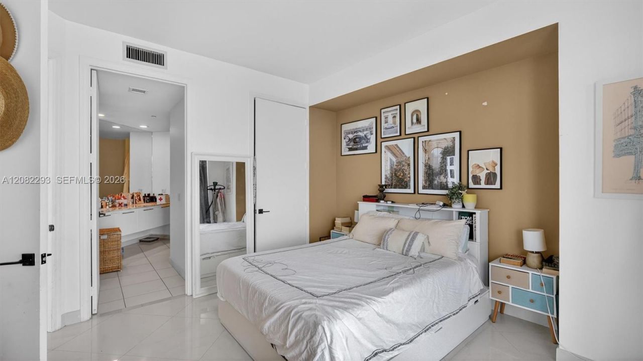 500 Brickell Ave , Unit 4102, Miami, FL 33131 Photo