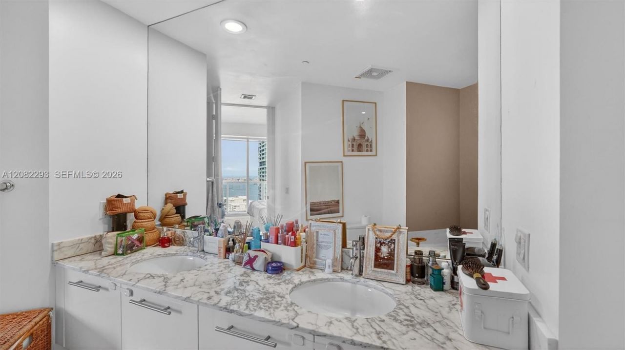 500 Brickell Ave , Unit 4102, Miami, FL 33131 Photo