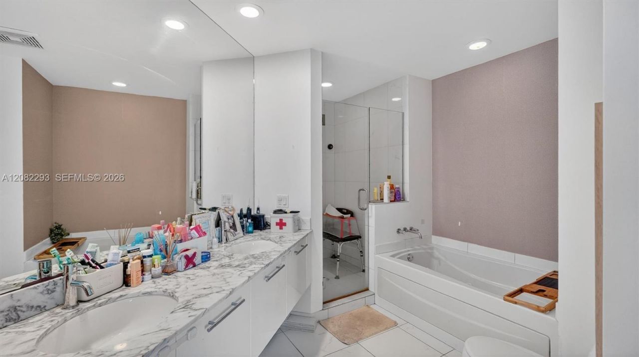 500 Brickell Ave , Unit 4102, Miami, FL 33131 Photo