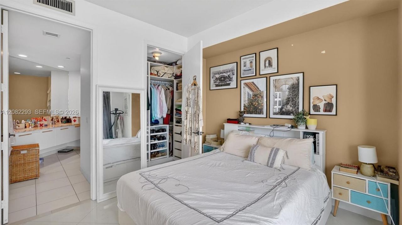 500 Brickell Ave , Unit 4102, Miami, FL 33131 Photo