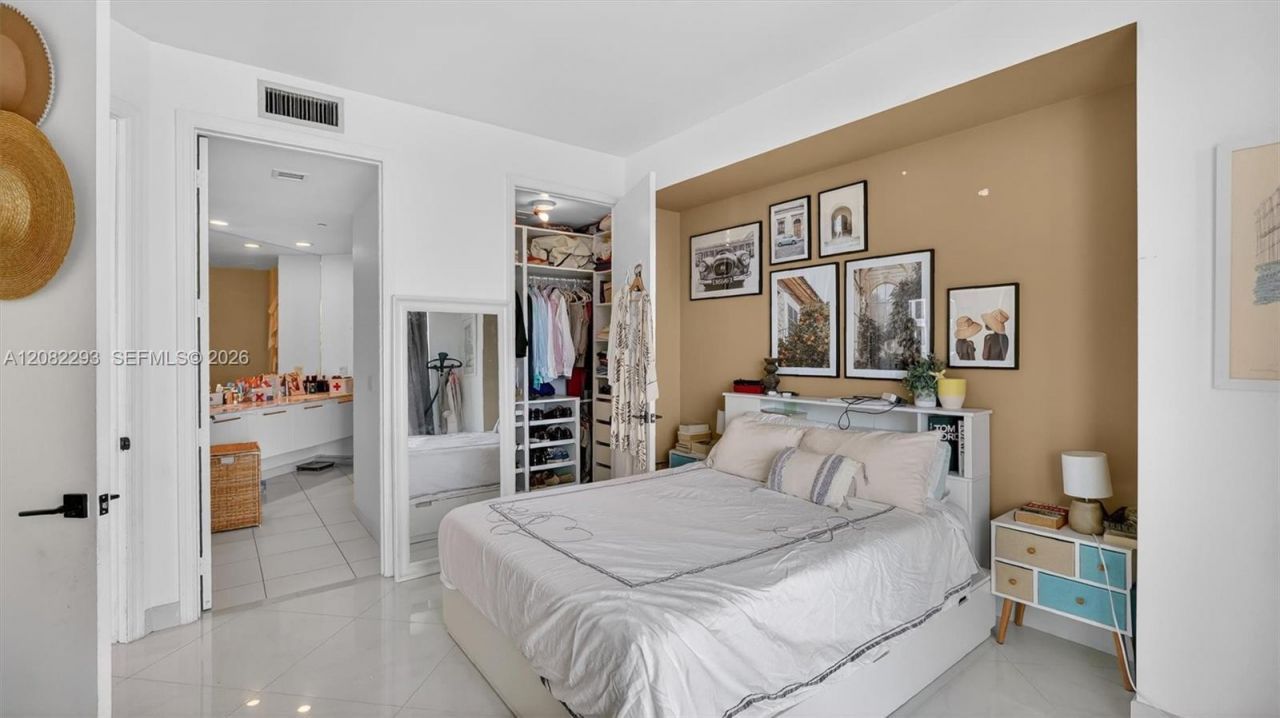 500 Brickell Ave , Unit 4102, Miami, FL 33131 Photo