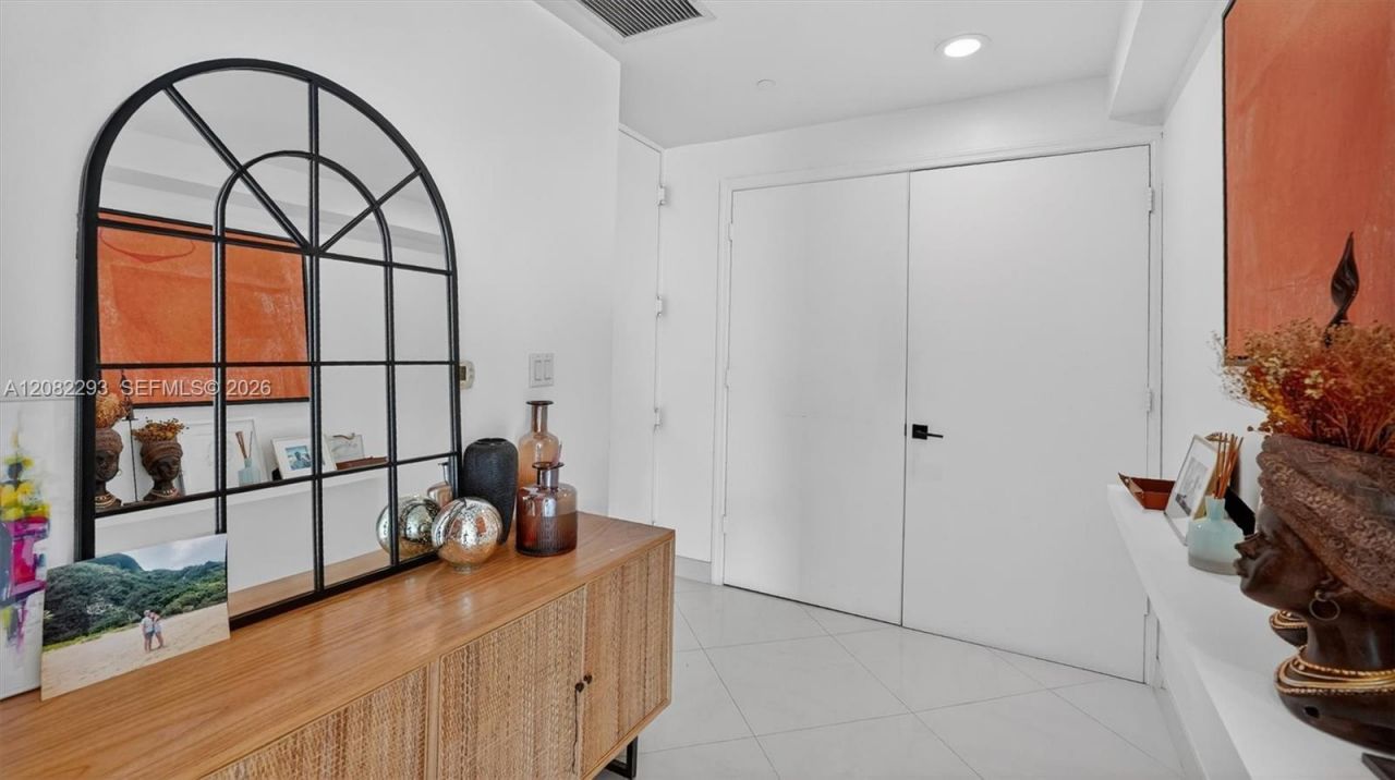 500 Brickell Ave , Unit 4102, Miami, FL 33131 Photo