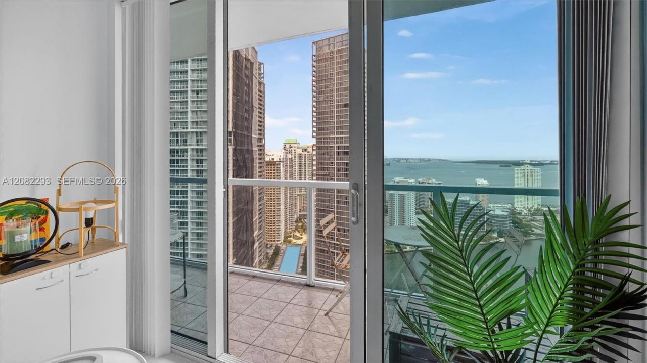 500 Brickell Ave , Unit 4102, Miami, FL 33131 Photo
