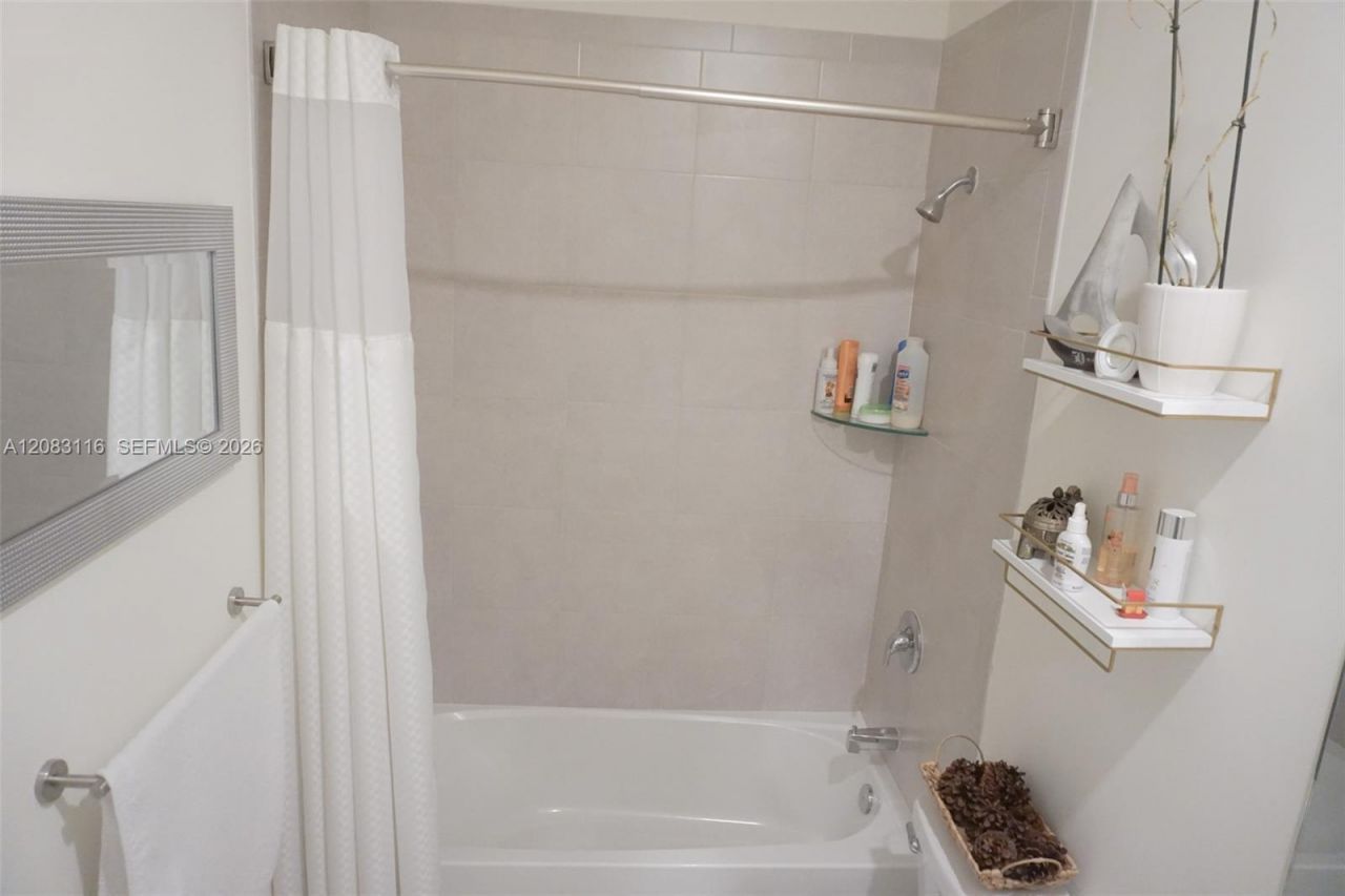 10589 W 32nd Ln, Hialeah Gardens, FL 33018 Photo