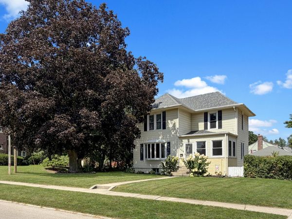 1426 W Lincoln Boulevard , Freeport, IL 61032