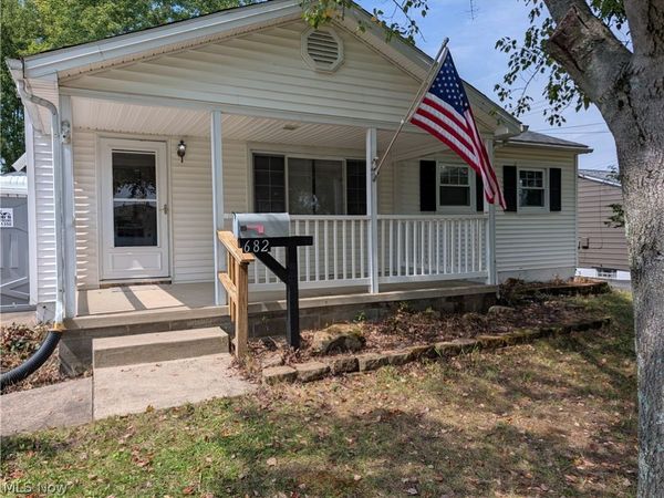 682 Burdie Drive , Hubbard, OH 44425