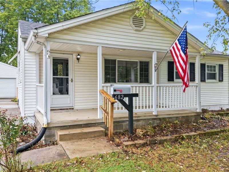682 Burdie Drive, Hubbard, OH 44425 Photo 2