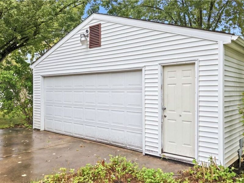 682 Burdie Drive, Hubbard, OH 44425 Photo 4