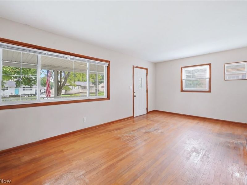 682 Burdie Drive, Hubbard, OH 44425 Photo 6
