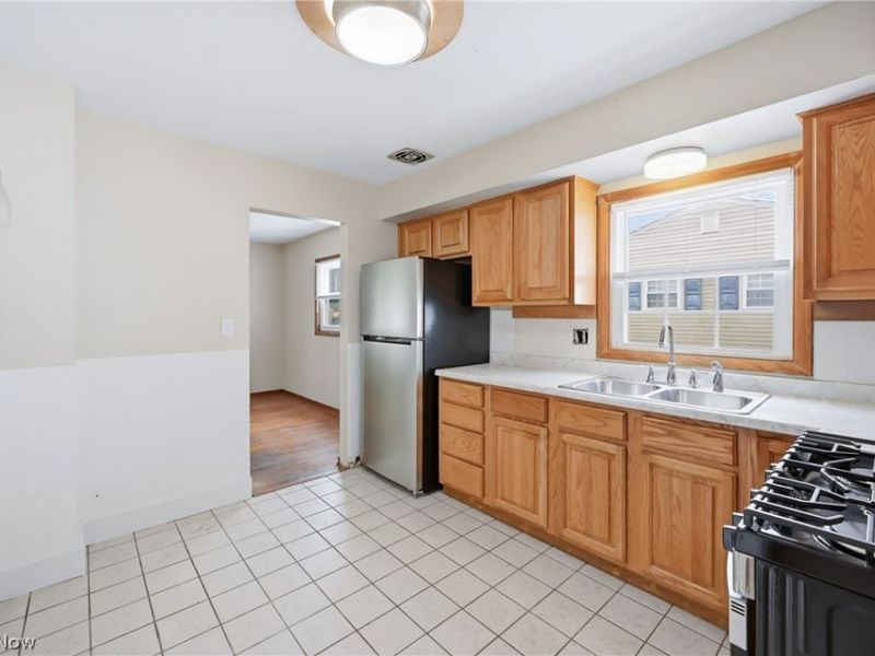 682 Burdie Drive, Hubbard, OH 44425 Photo 9