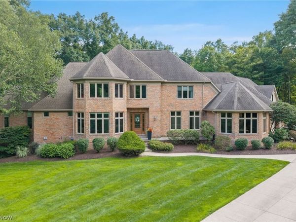 1088 River Woods Drive , Hinckley, OH 44233