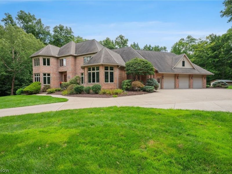 1088 River Woods Drive, Hinckley, OH 44233 Photo 2