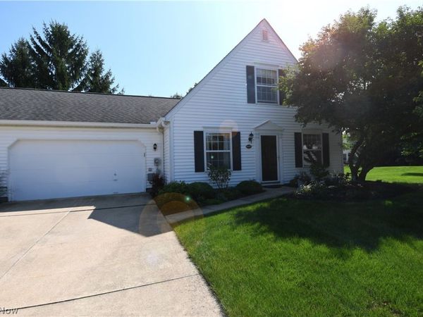 24577 Meadow Lane, Unit 36, Olmsted Falls, OH 44138