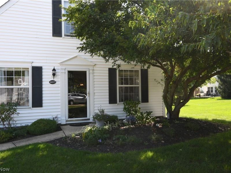 24577 Meadow Lane, Unit 36, Olmsted Falls, OH 44138 Photo 2