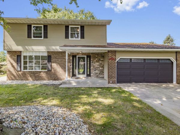 51723 E Gatehouse Drive, South Bend, IN 46637