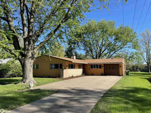 300 E Fillmore Avenue, Fairfield, IA 52556