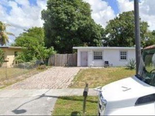 2449 NW 7TH Street, Pompano Beach, FL 33069