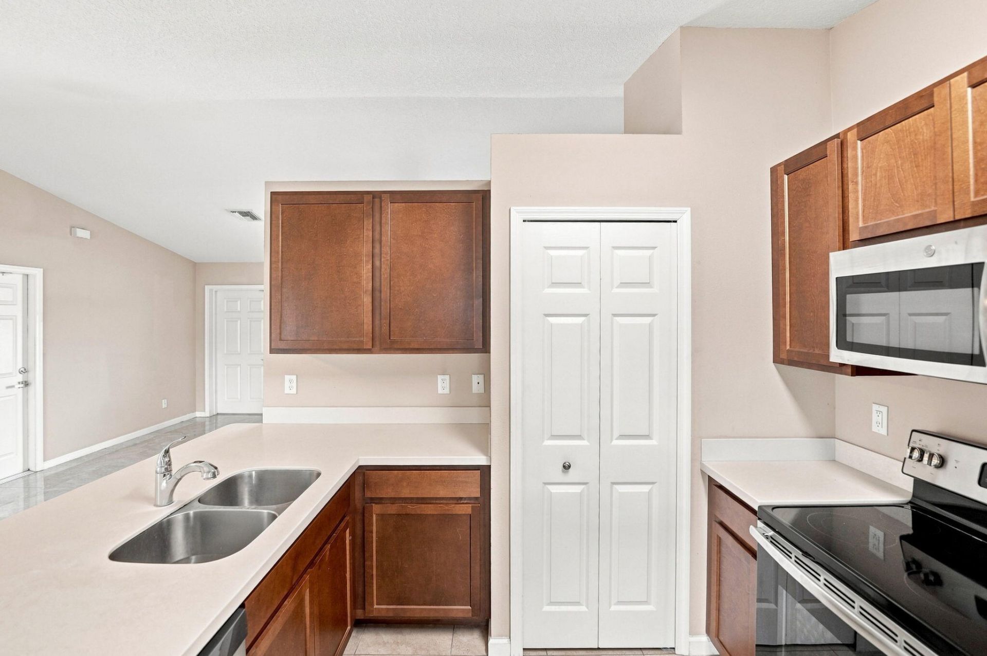 538 SW Prado Avenue, Port Saint Lucie, FL 34983 Photo