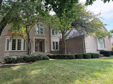 1594 Arbor Creek Drive, Rochester Hills, Mi 48306