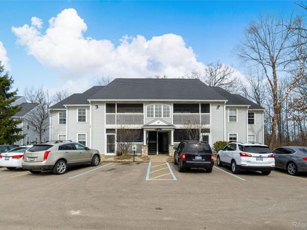 12271 Saint Andrews Way, Fenton Township, Mi 48430