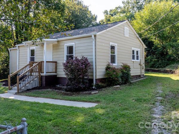 3221 1st Avenue Drive SE, Conover, NC 28613