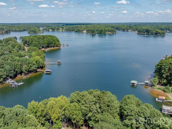 2427 Wellesbourne Lane, Sherrills Ford, NC 28673