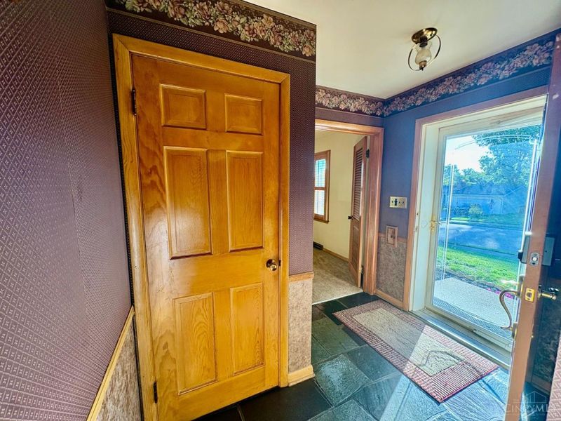 301 Jackson Lane, Middletown, OH 45044 Photo 2