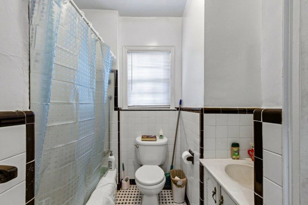 800 Burroughs St.  Photo 12