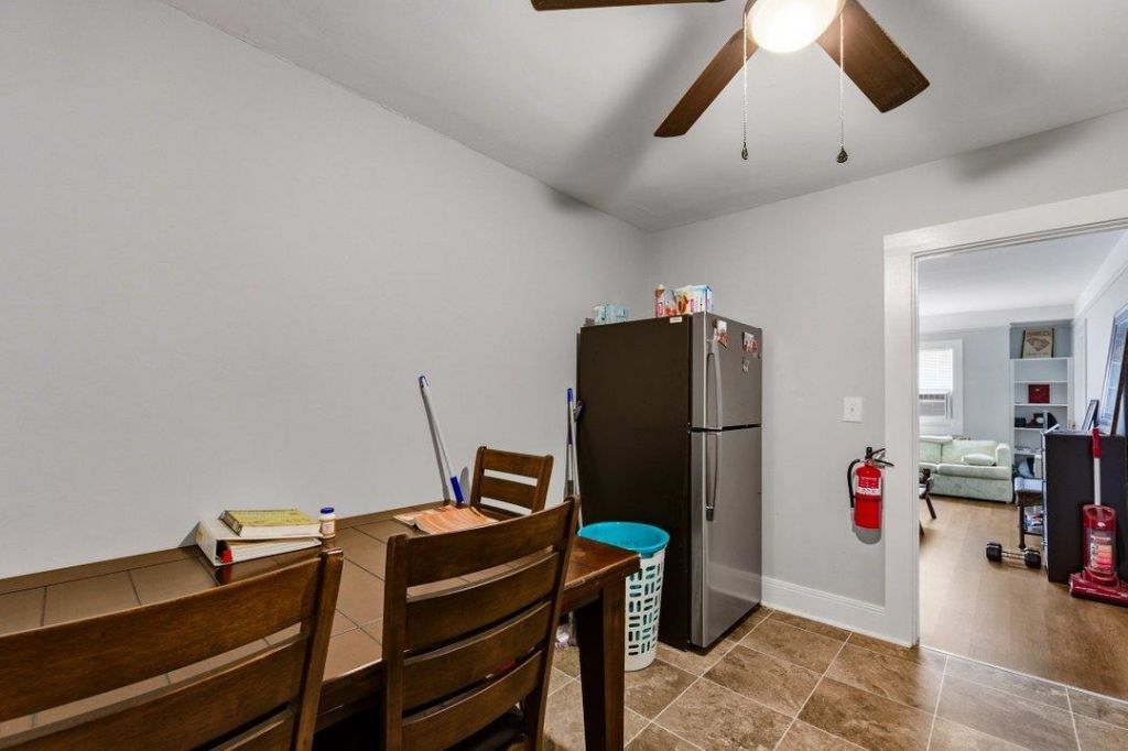800 Burroughs St.  Photo 18