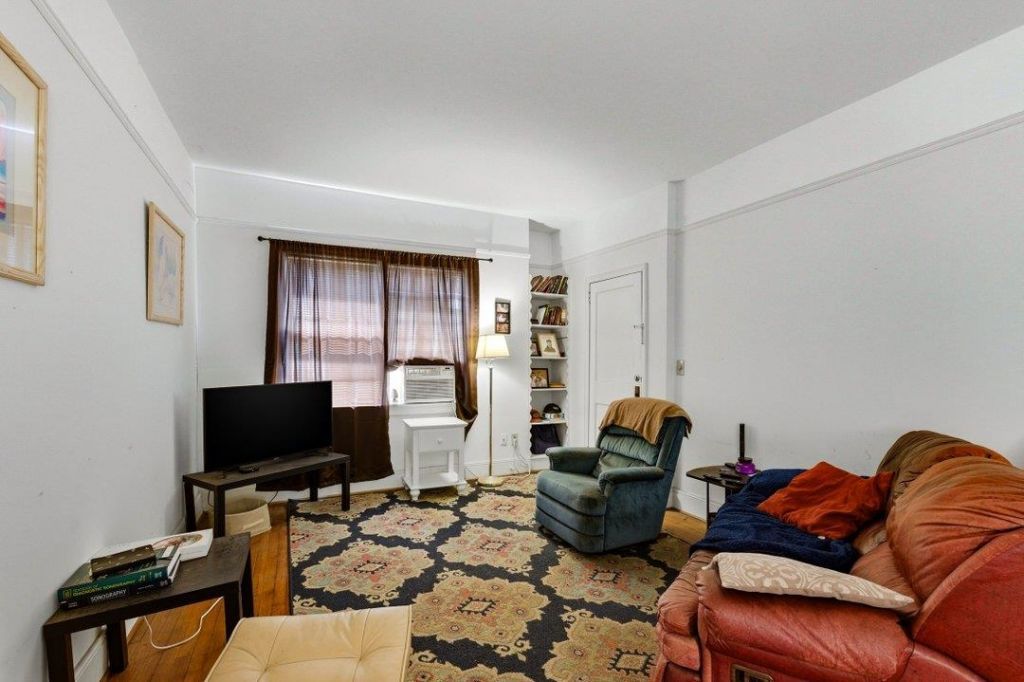 800 Burroughs St.  Photo 5