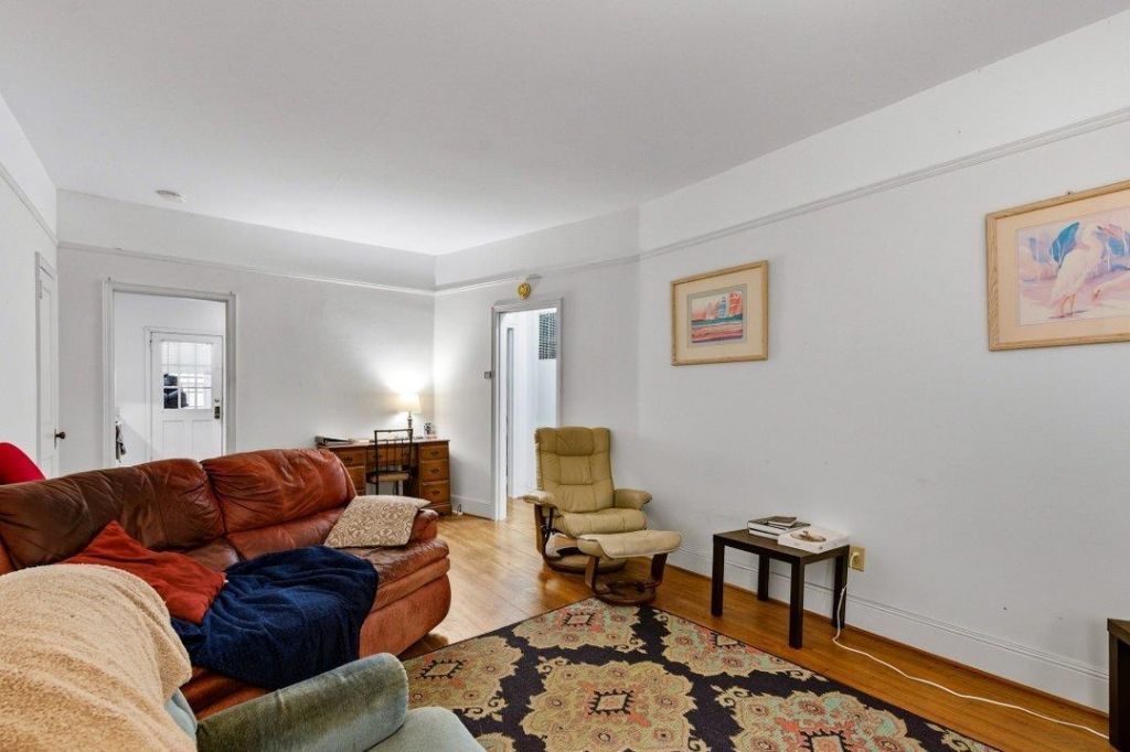 800 Burroughs St.  Photo 6
