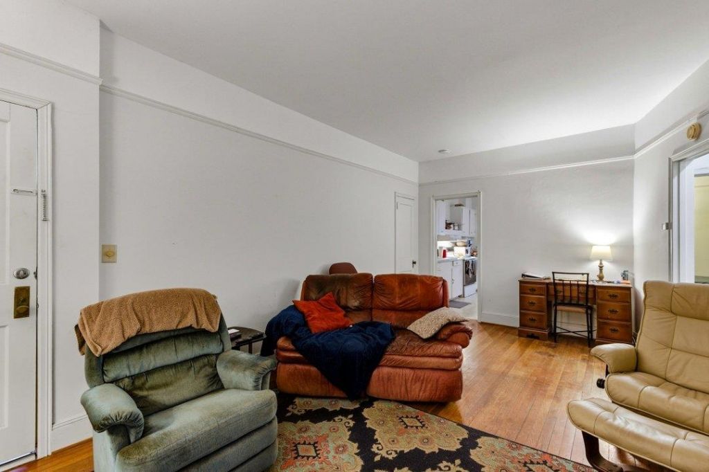 800 Burroughs St.  Photo 7