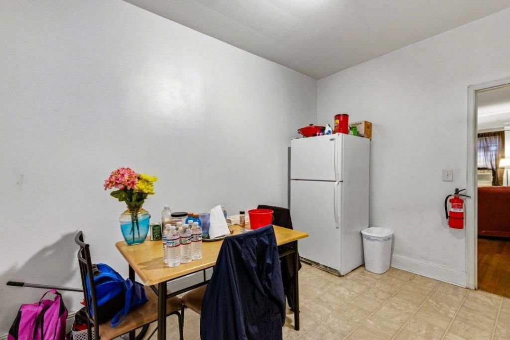 800 Burroughs St.  Photo 9
