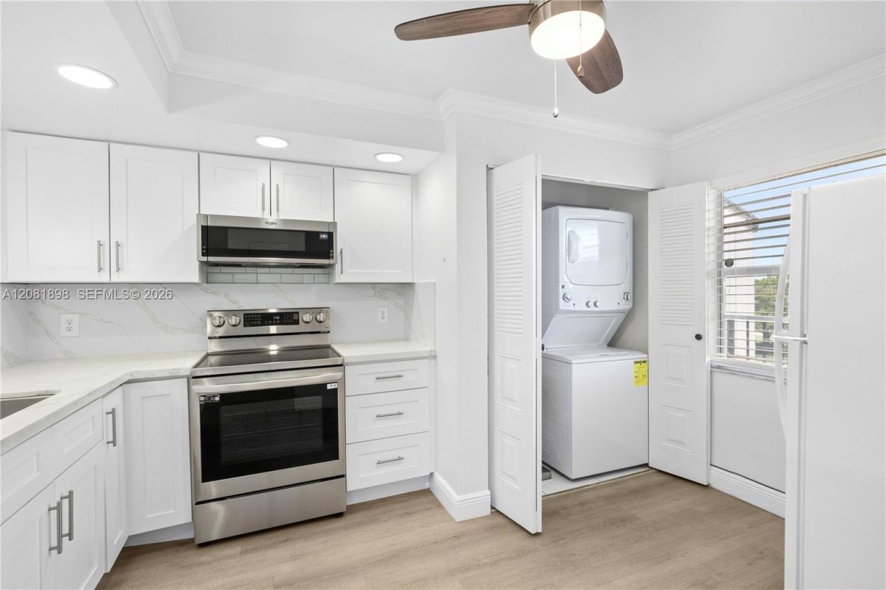27 Abbey Ln, Unit 403, Delray Beach, FL 33446 Photo