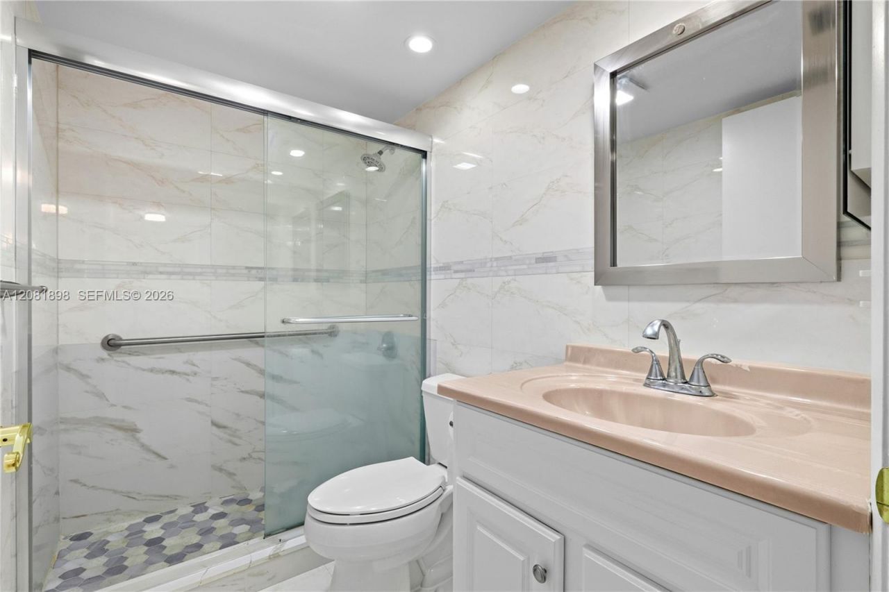 27 Abbey Ln, Unit 403, Delray Beach, FL 33446 Photo