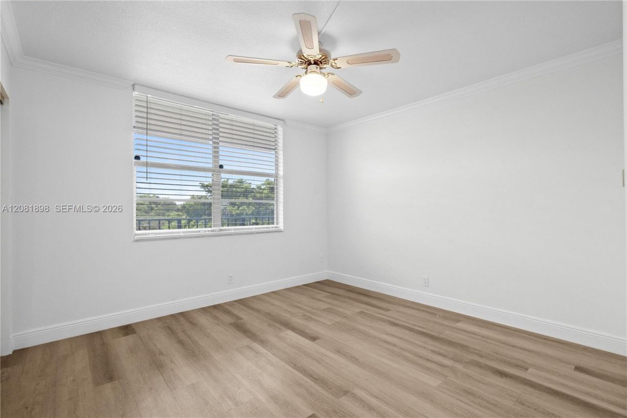 27 Abbey Ln, Unit 403, Delray Beach, FL 33446 Photo