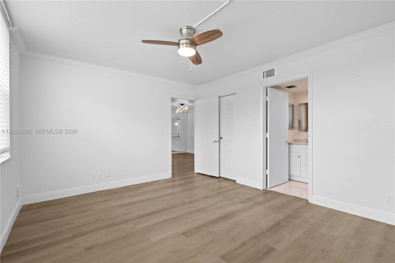 27 Abbey Ln, Unit 403, Delray Beach, FL 33446 Photo