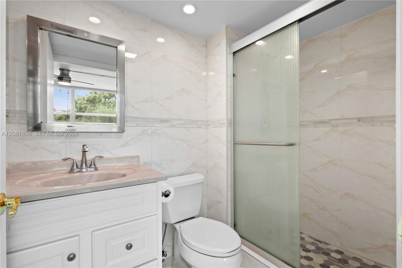 27 Abbey Ln, Unit 403, Delray Beach, FL 33446 Photo