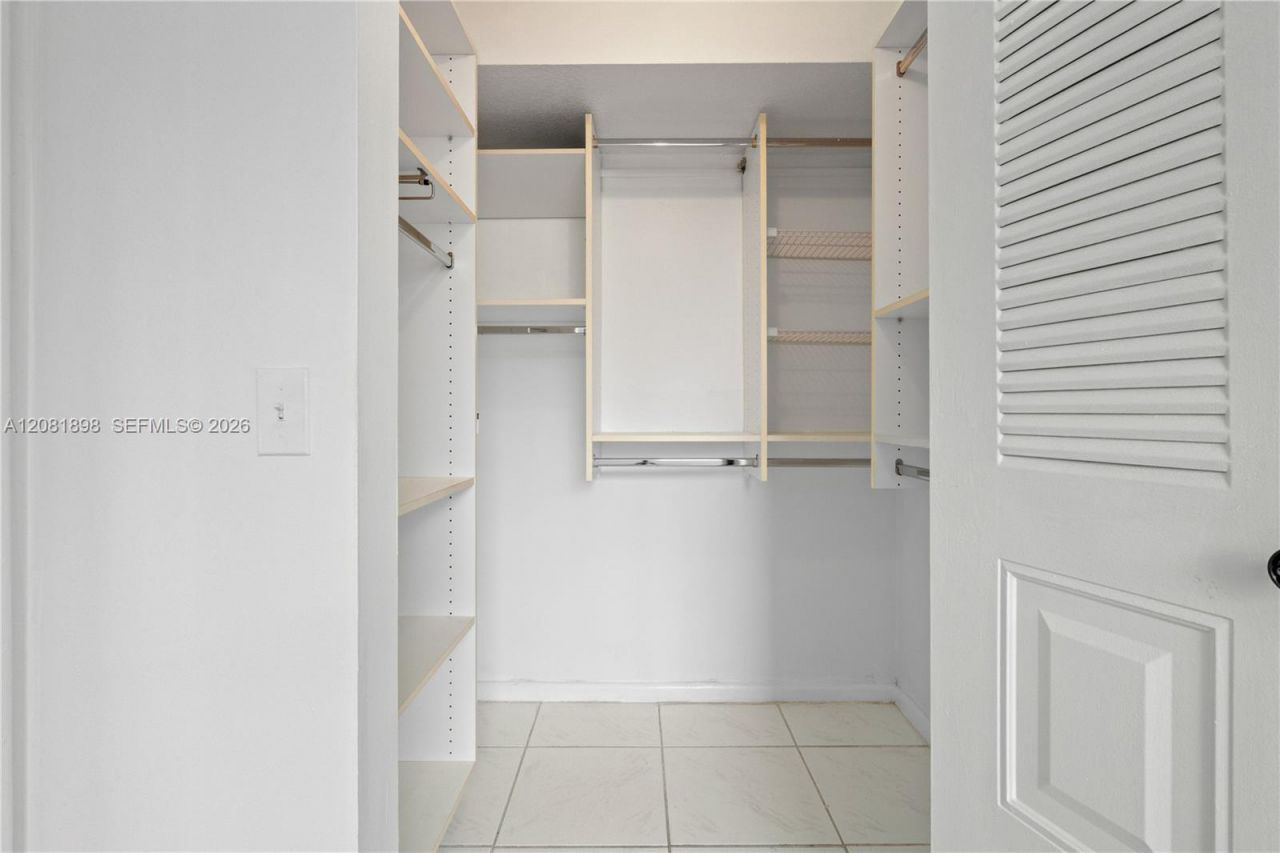 27 Abbey Ln, Unit 403, Delray Beach, FL 33446 Photo