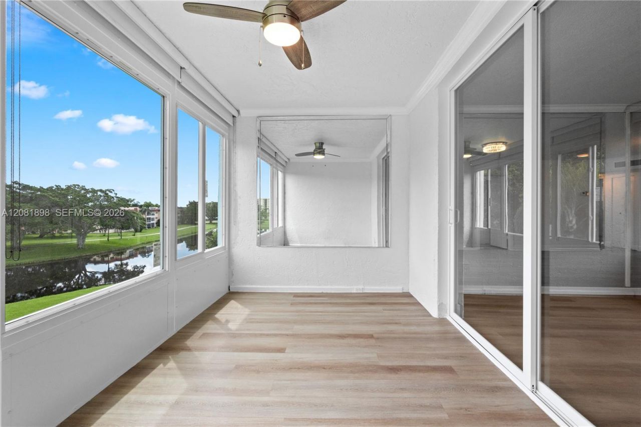 27 Abbey Ln, Unit 403, Delray Beach, FL 33446 Photo