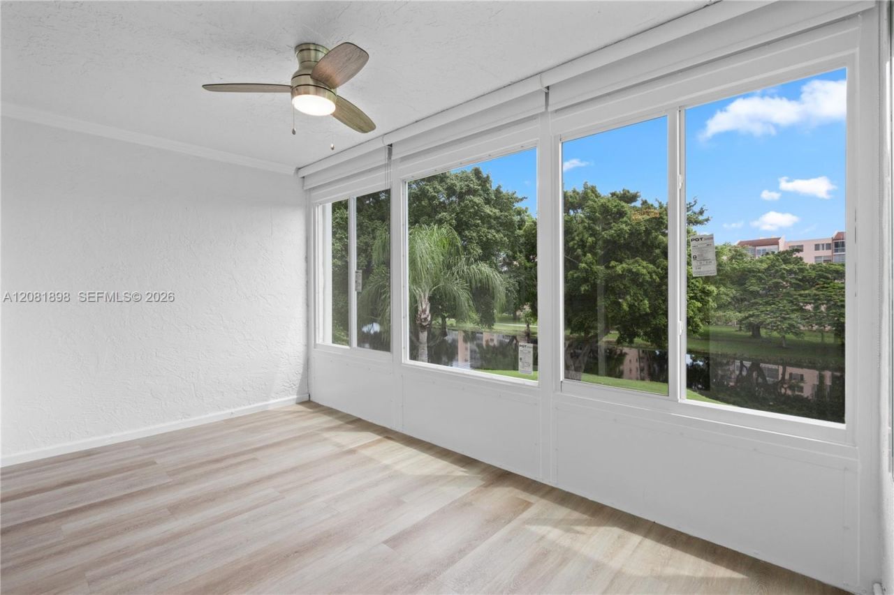 27 Abbey Ln, Unit 403, Delray Beach, FL 33446 Photo