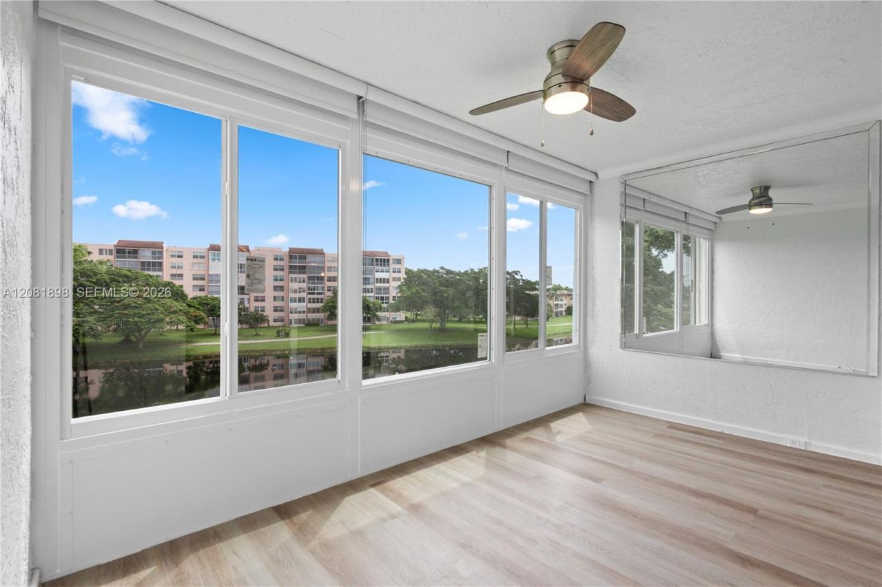 27 Abbey Ln, Unit 403, Delray Beach, FL 33446 Photo