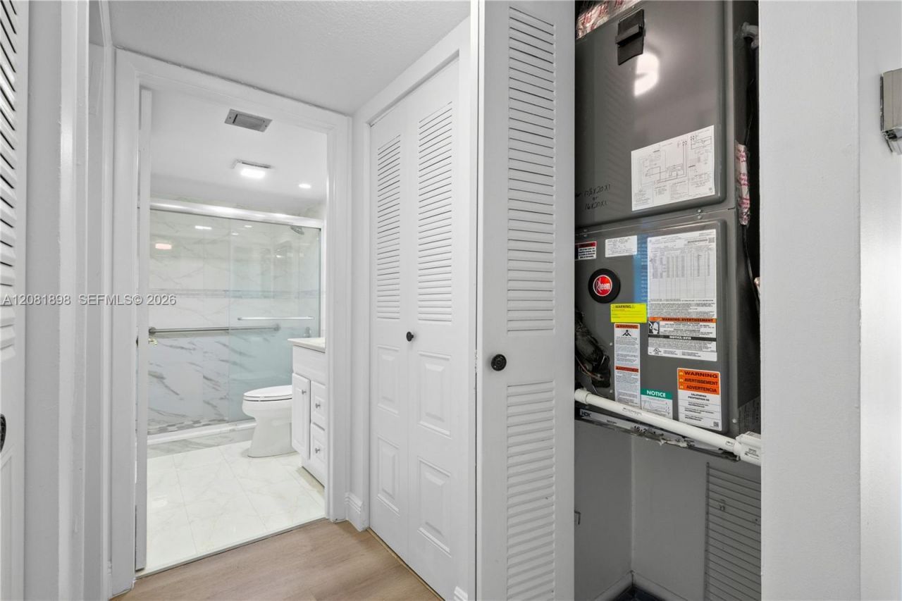 27 Abbey Ln, Unit 403, Delray Beach, FL 33446 Photo