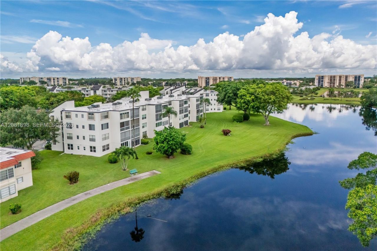 27 Abbey Ln, Unit 403, Delray Beach, FL 33446 Photo